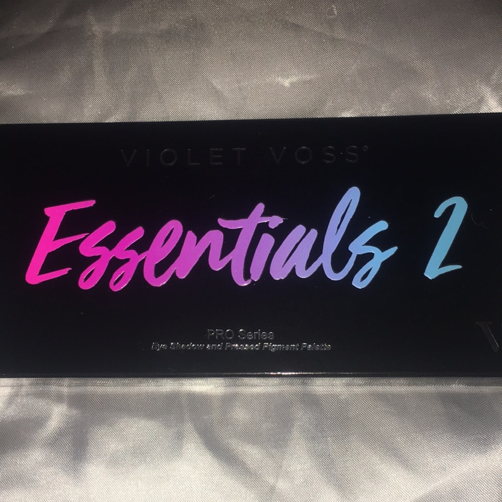 Violet Voss Essentials 2 Palette